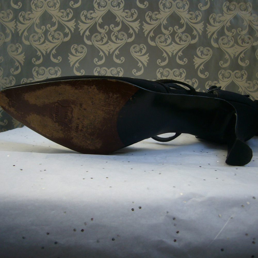 Stuart Weitzman Black T-Strap Pointed Toe - 9.5 M - image 4